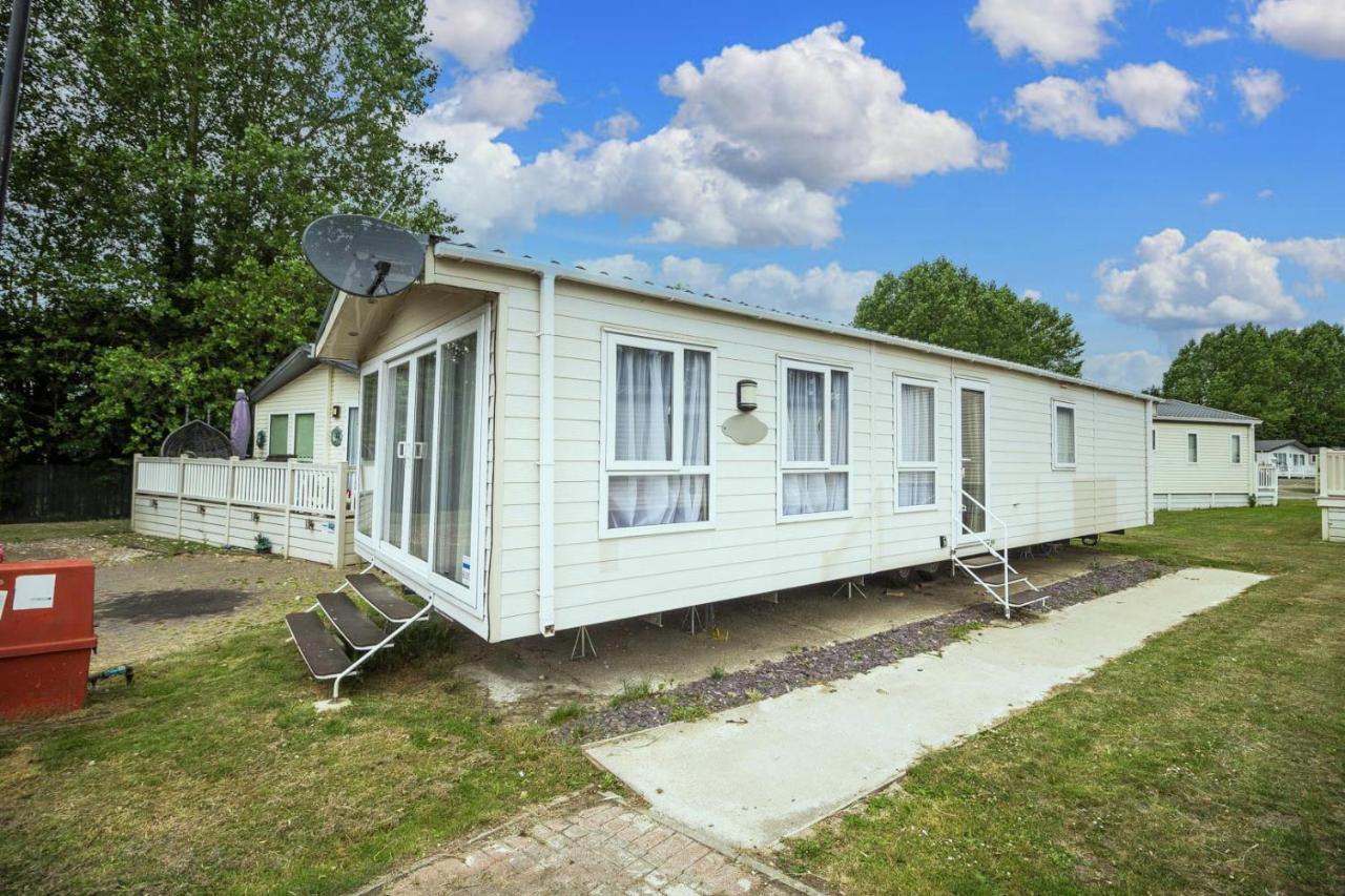 Modern 6 Berth Caravan At Highfield Grange In Essex Ref 26609P 滨海克拉克顿 外观 照片