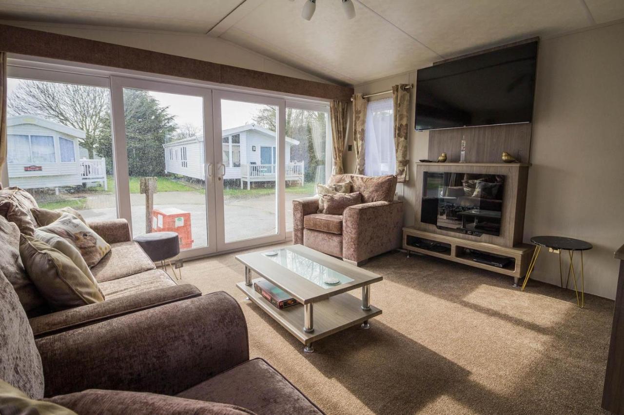 Modern 6 Berth Caravan At Highfield Grange In Essex Ref 26609P 滨海克拉克顿 外观 照片