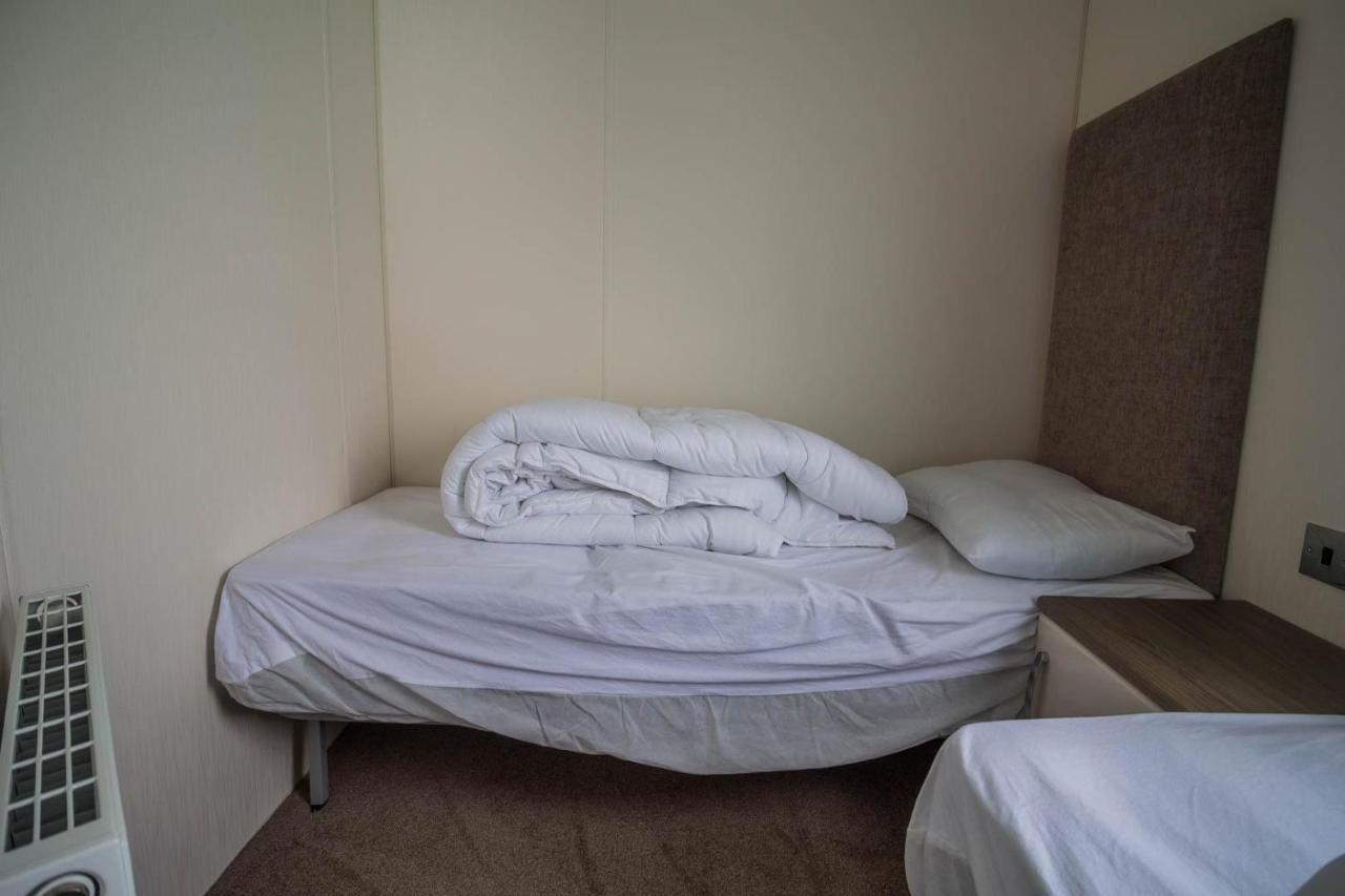 Modern 6 Berth Caravan At Highfield Grange In Essex Ref 26609P 滨海克拉克顿 外观 照片