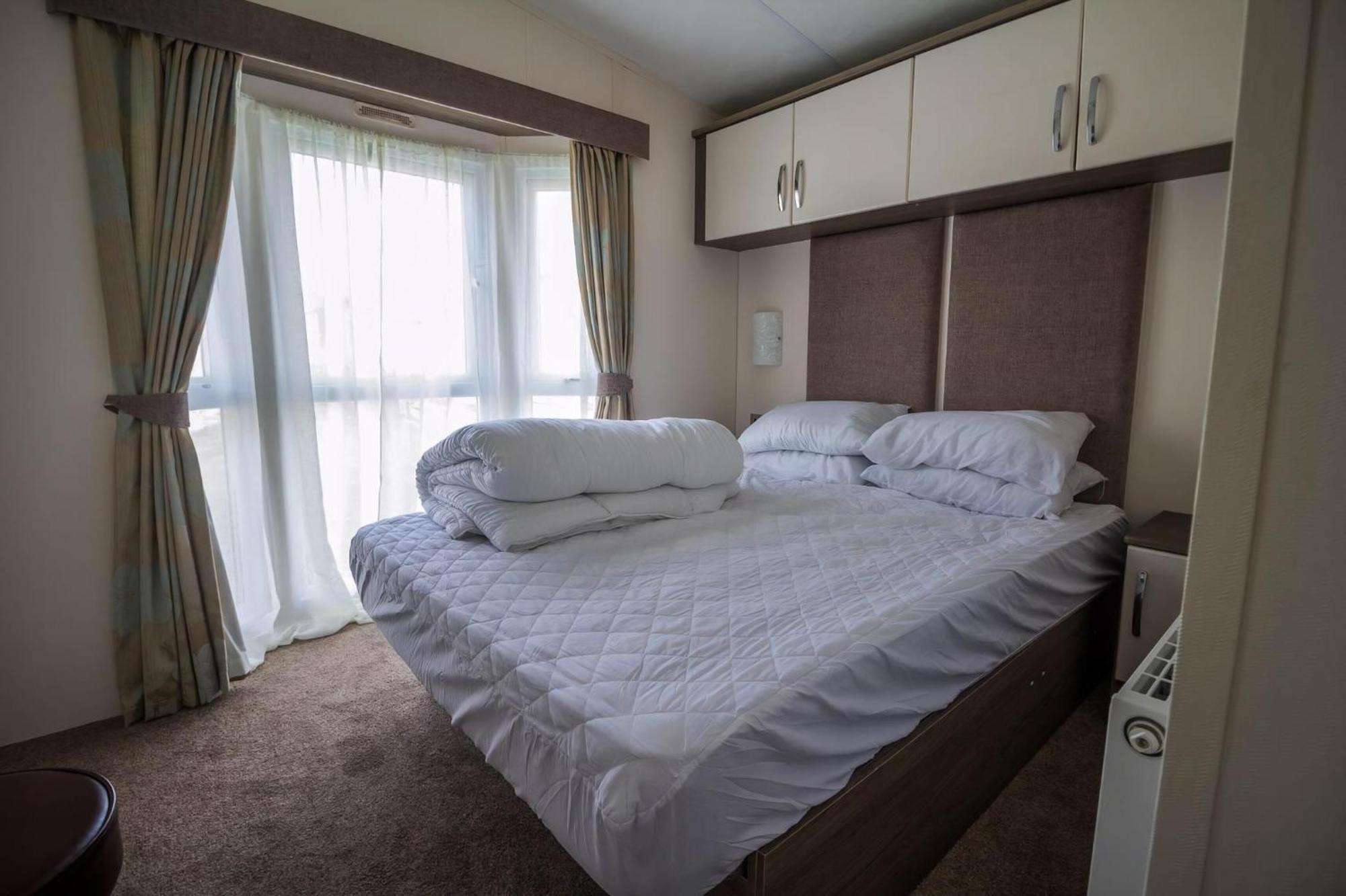 Modern 6 Berth Caravan At Highfield Grange In Essex Ref 26609P 滨海克拉克顿 外观 照片