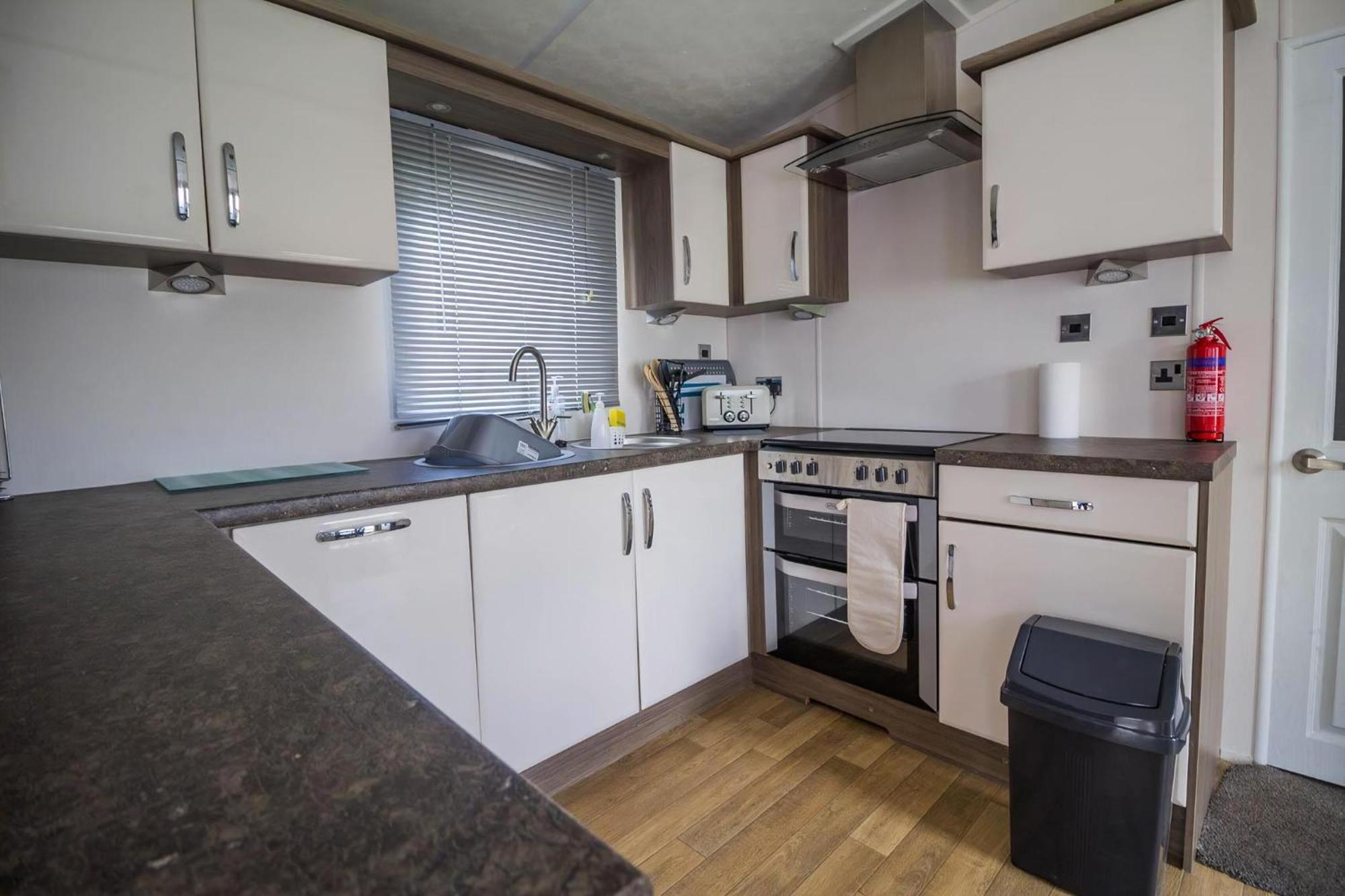 Modern 6 Berth Caravan At Highfield Grange In Essex Ref 26609P 滨海克拉克顿 外观 照片