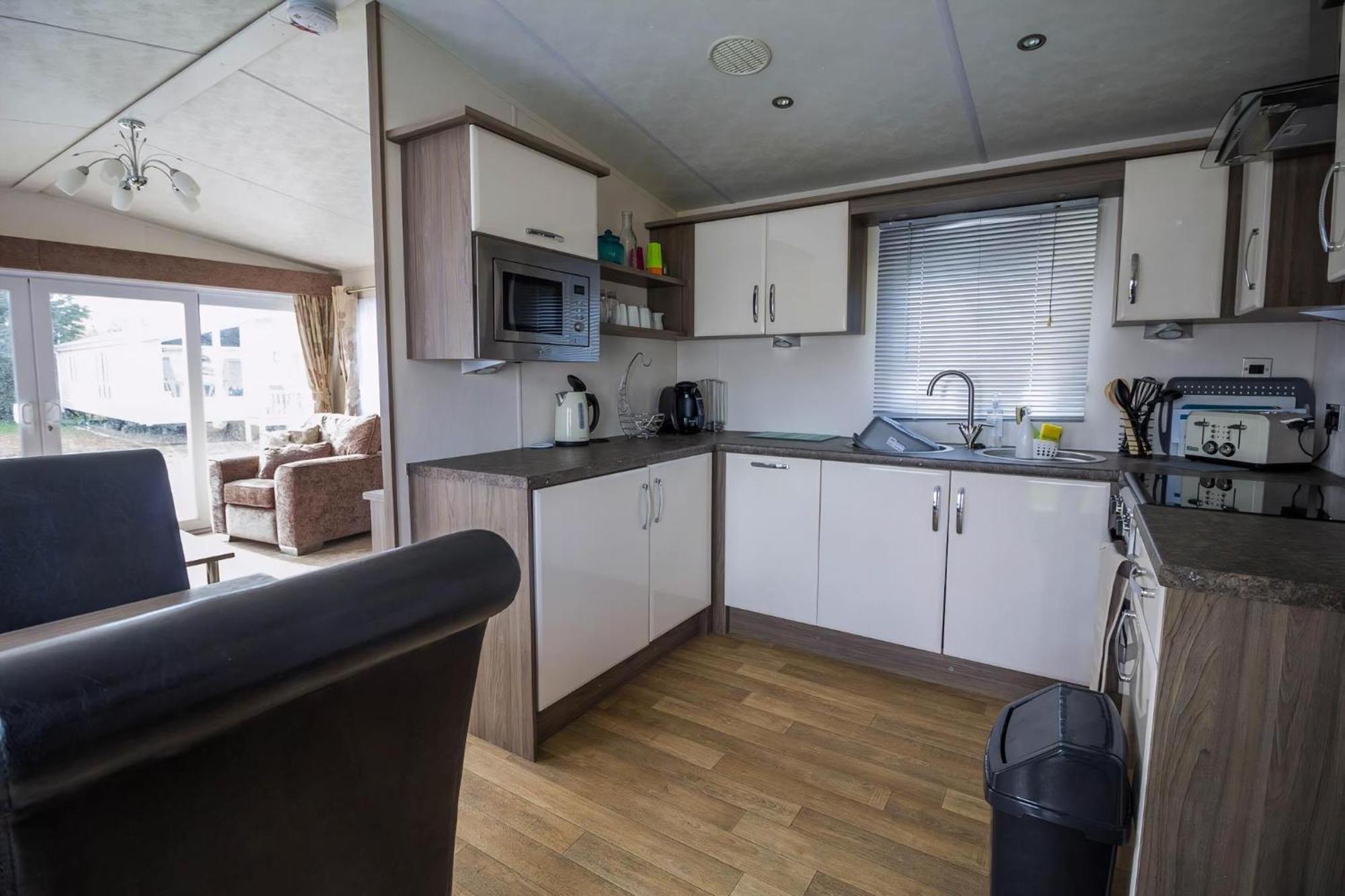 Modern 6 Berth Caravan At Highfield Grange In Essex Ref 26609P 滨海克拉克顿 外观 照片