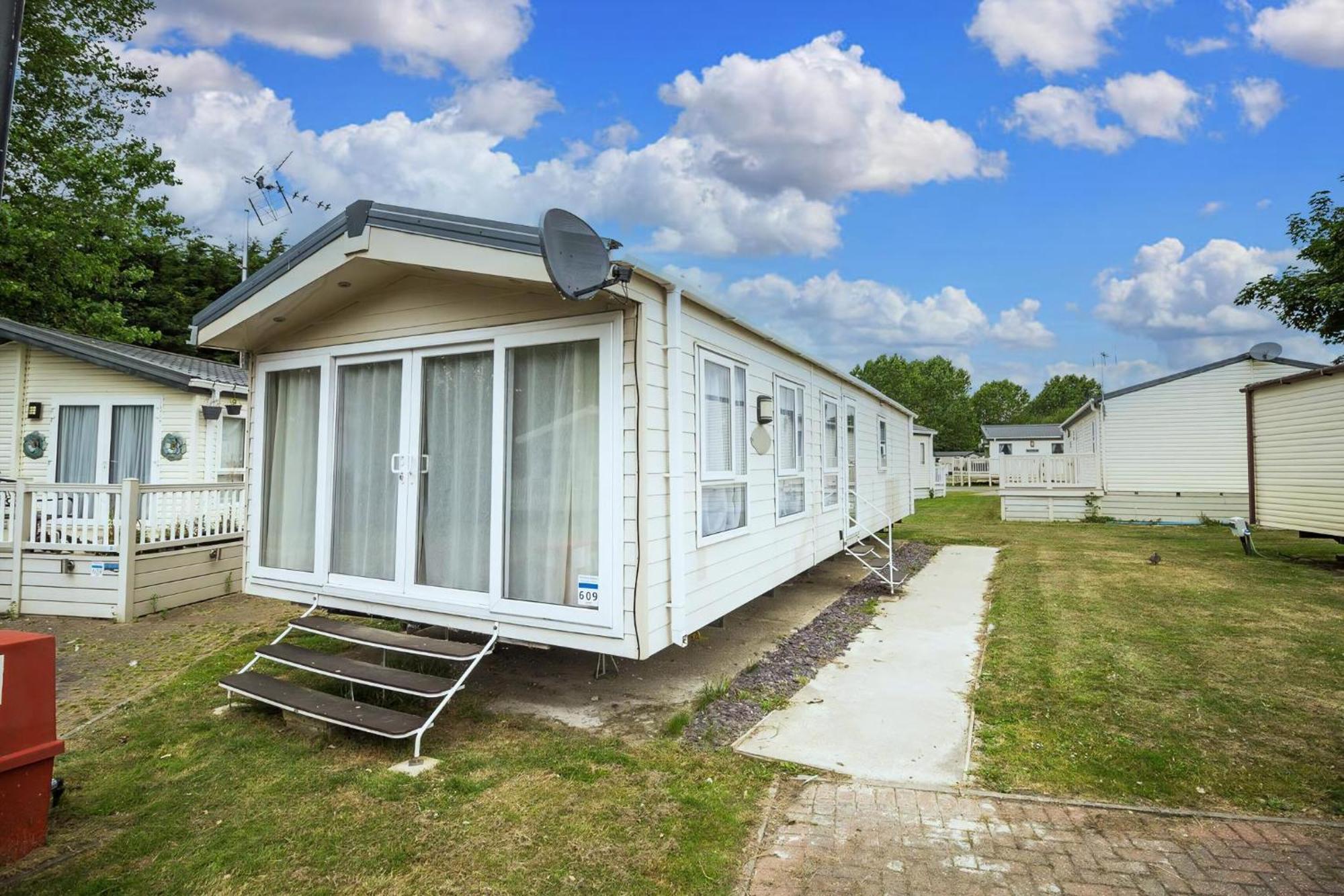 Modern 6 Berth Caravan At Highfield Grange In Essex Ref 26609P 滨海克拉克顿 外观 照片