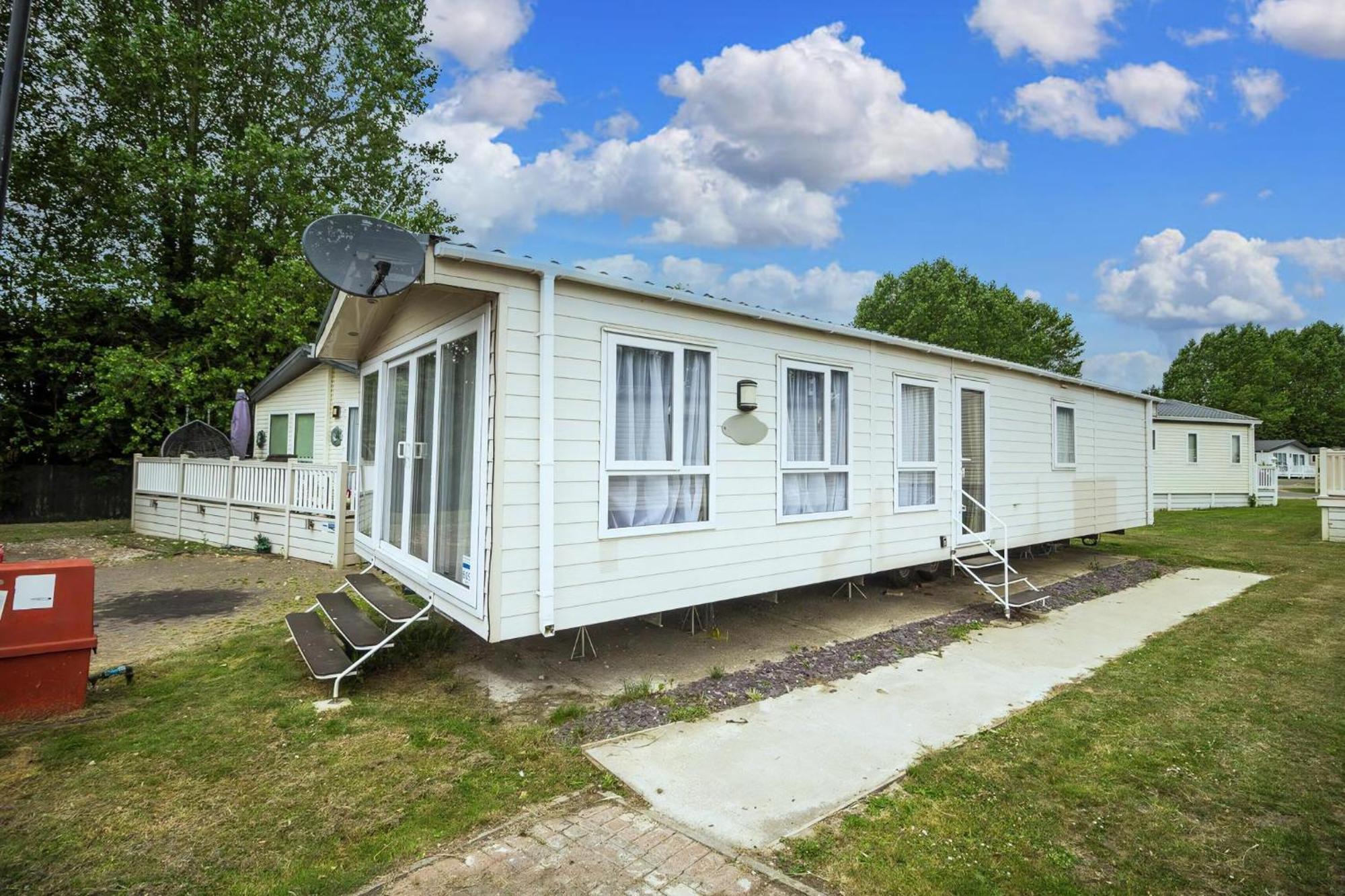 Modern 6 Berth Caravan At Highfield Grange In Essex Ref 26609P 滨海克拉克顿 外观 照片