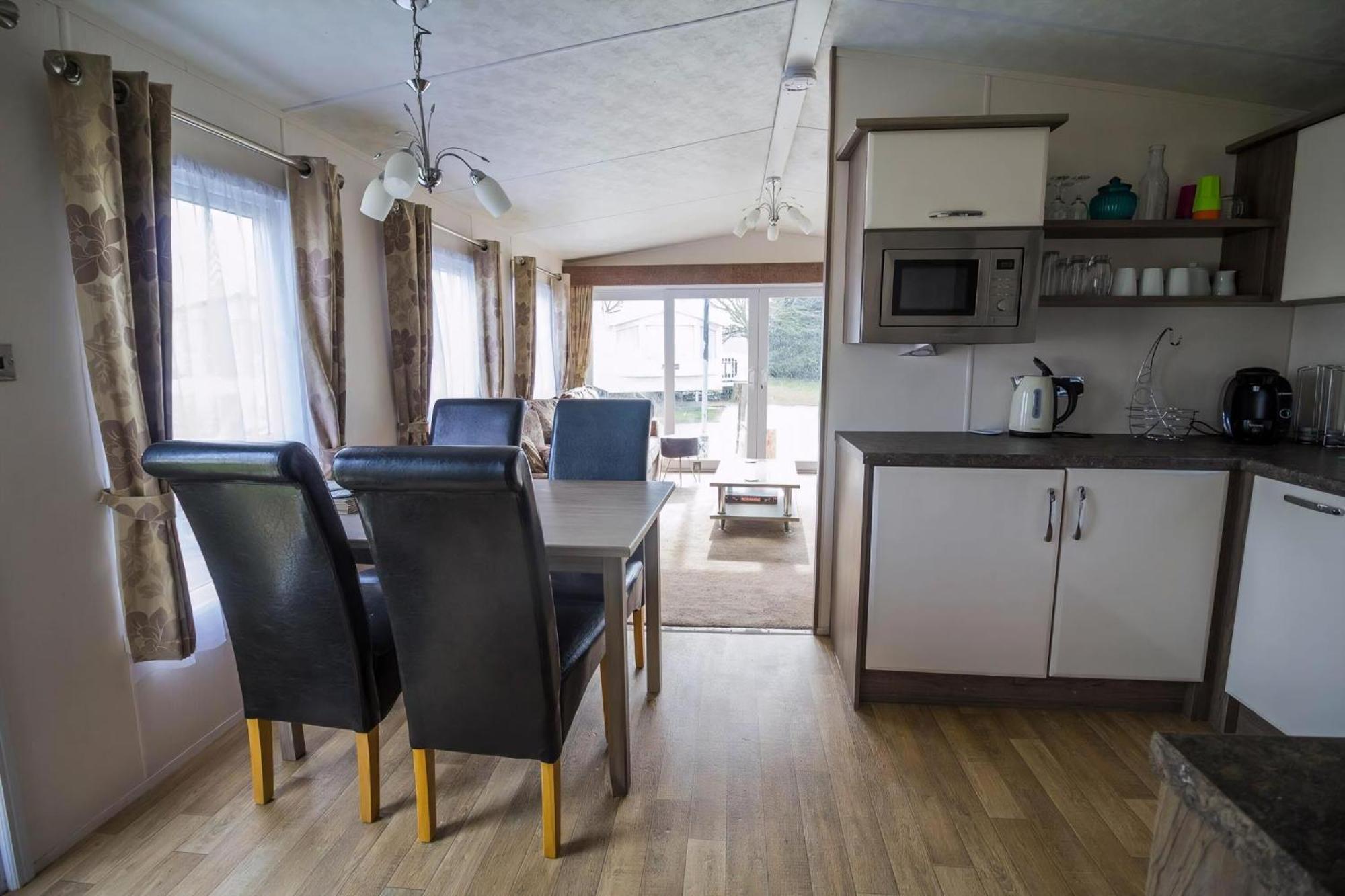 Modern 6 Berth Caravan At Highfield Grange In Essex Ref 26609P 滨海克拉克顿 外观 照片